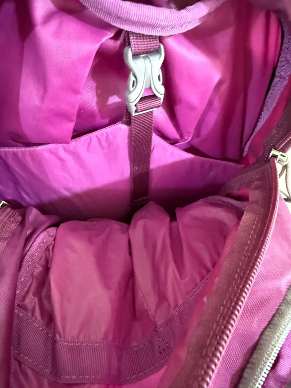 OSPREY Daylite Plus Backpack - Magenta and Light Gray Accents